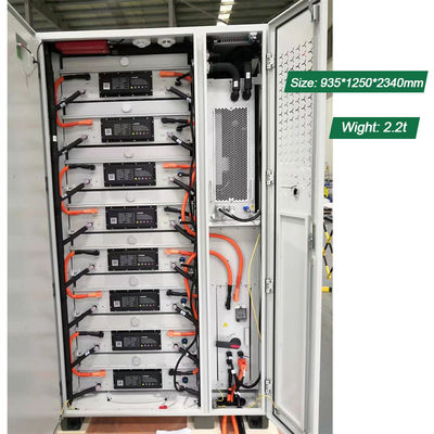 215KWh بطارية LiFePo4 100KW خزانة BESS الخارجية مع تبريد سائل و 2.2T الطاقة المسجلة